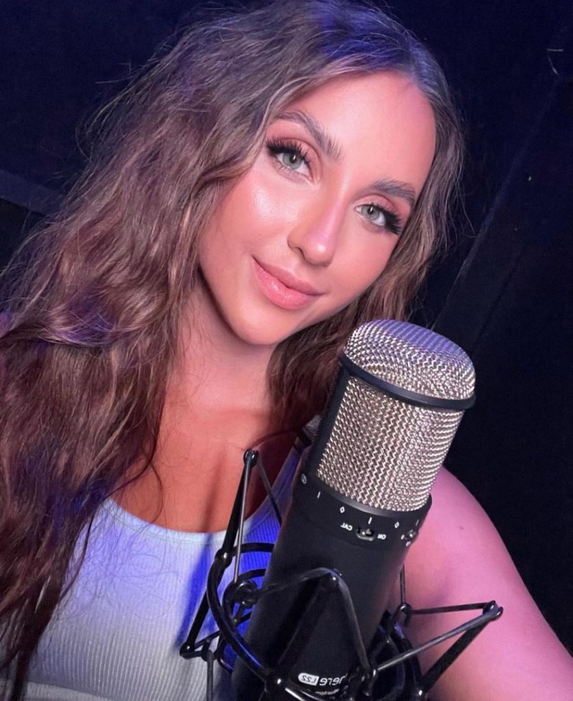 Mexicalibeer rebrands herself to lolaskyee @lolaskyee