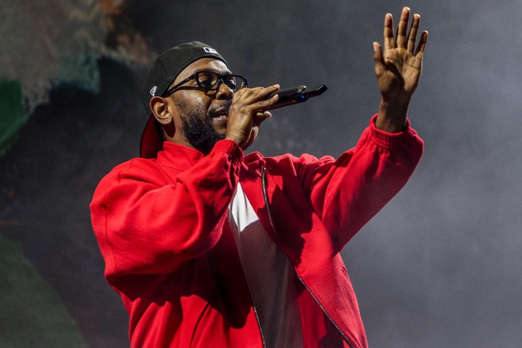 Kendrick Lamar’s Super Bowl Performance: A Subtle Jab at Drake?